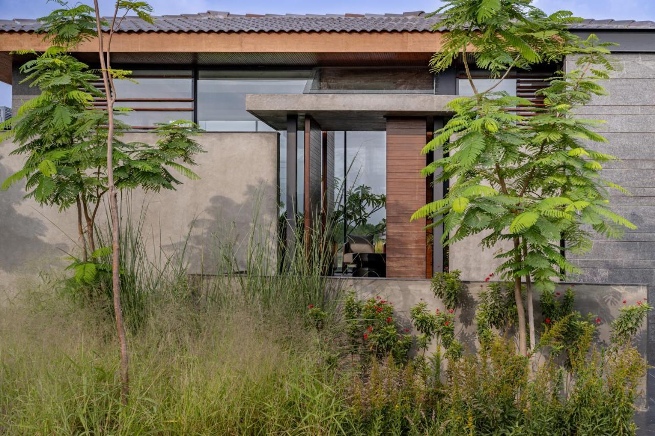 Mysa Zinc Journey By The Fern, Nani Devati Hotel Sānand Eksteriør billede