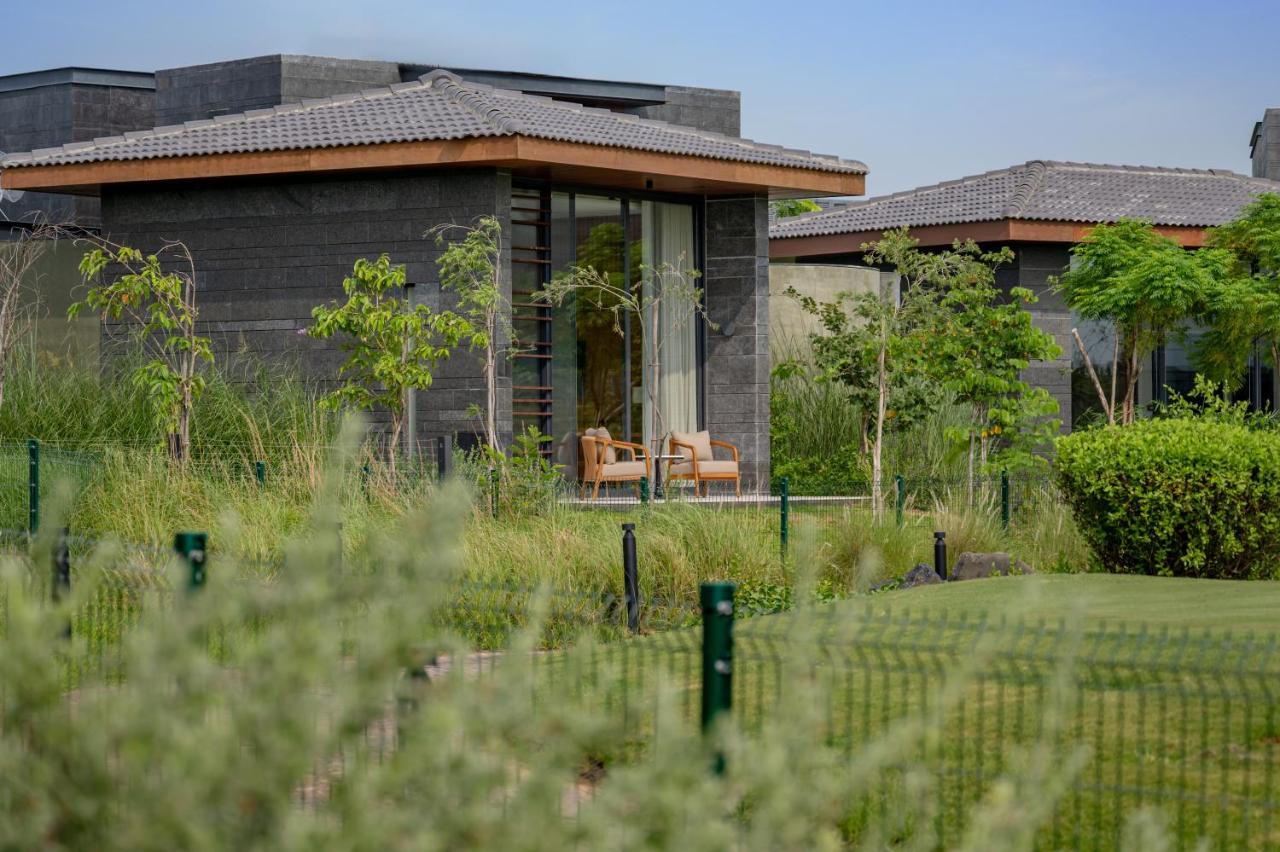 Mysa Zinc Journey By The Fern, Nani Devati Hotel Sānand Eksteriør billede