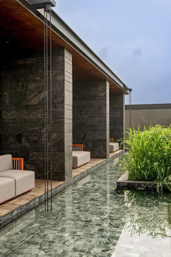 Mysa Zinc Journey By The Fern, Nani Devati Hotel Sānand Eksteriør billede