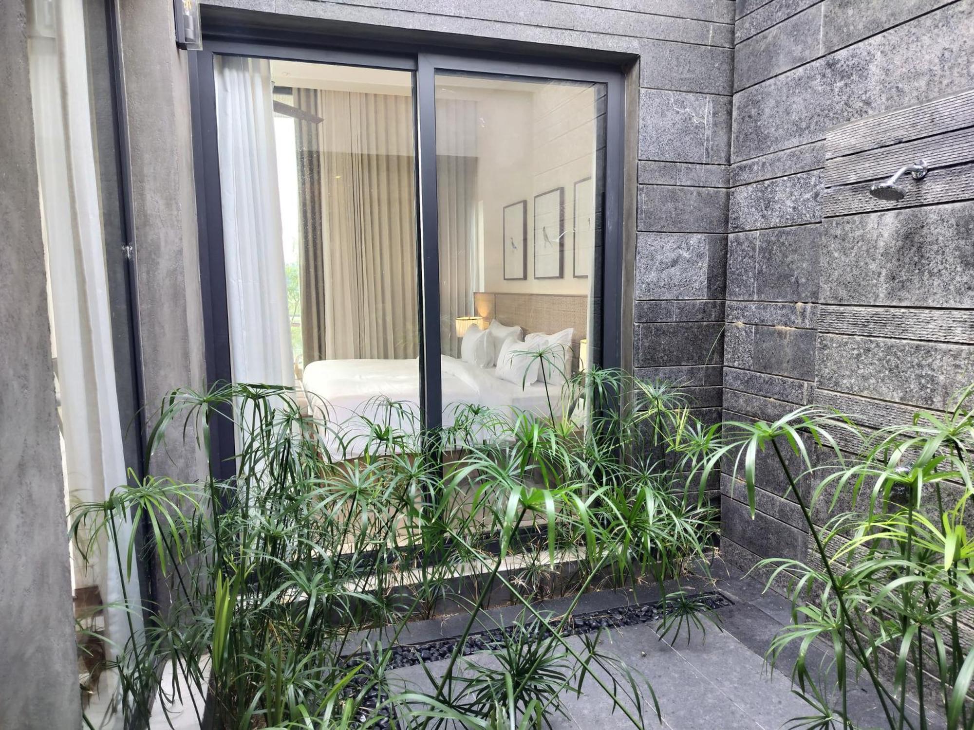 Mysa Zinc Journey By The Fern, Nani Devati Hotel Sānand Eksteriør billede